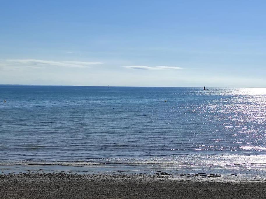Studio Avec Vue Sur Mer A Granville. Plage A 3 Min Bagian luar foto